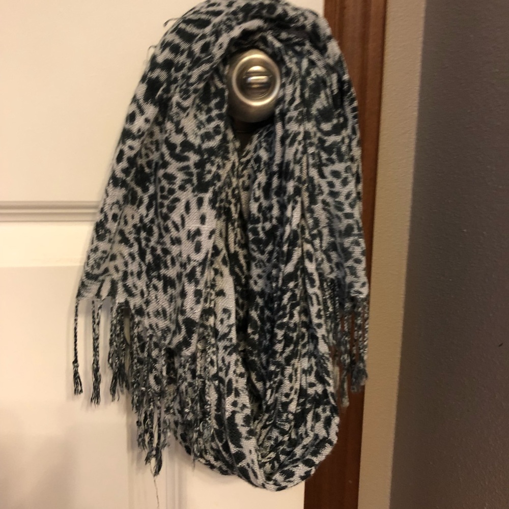Women’s leopard scarf
